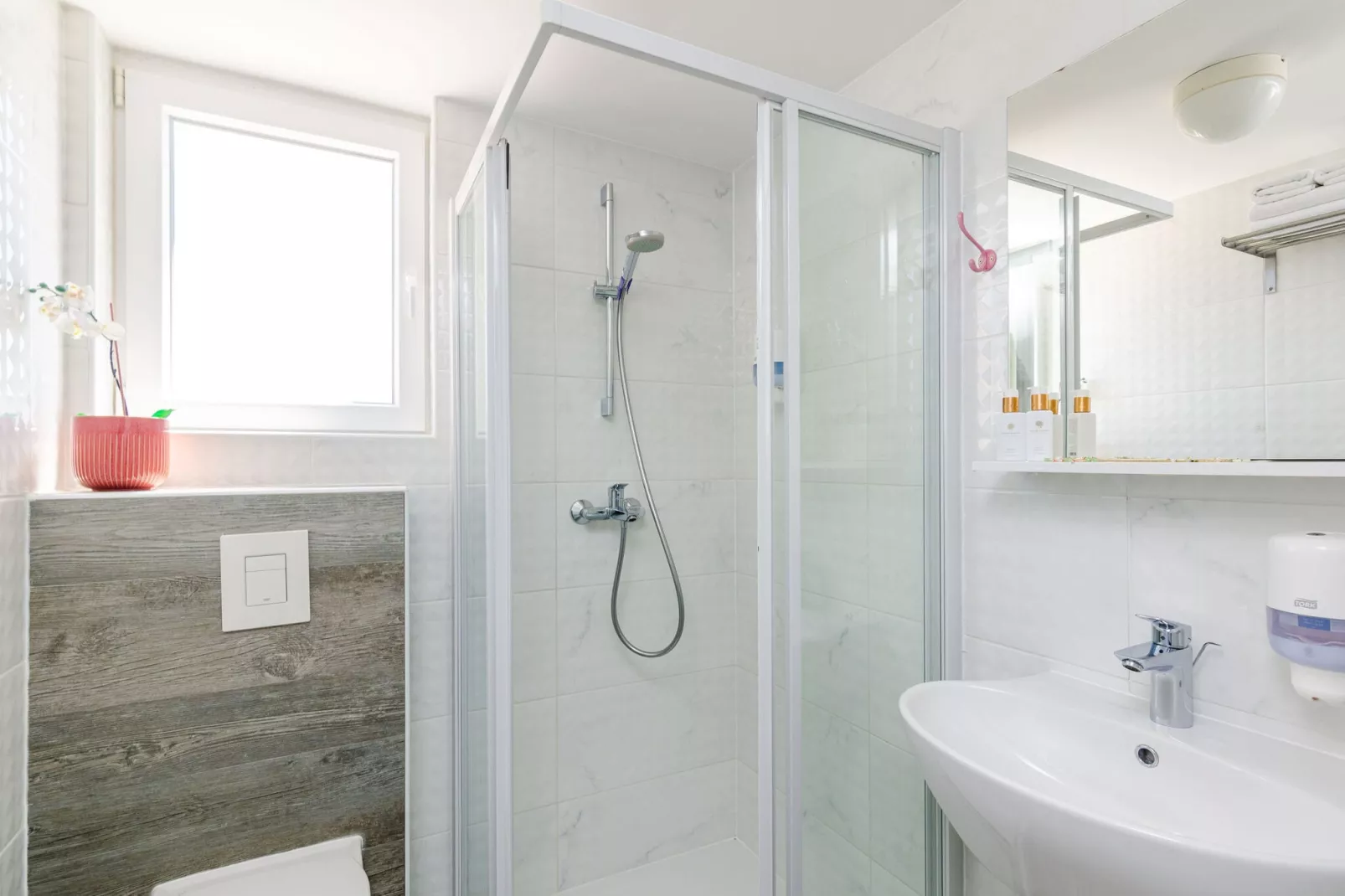 Apartments Villa Lukas - ''No.3'' Studio Apartment with Balcony and Sea View-Bathroom