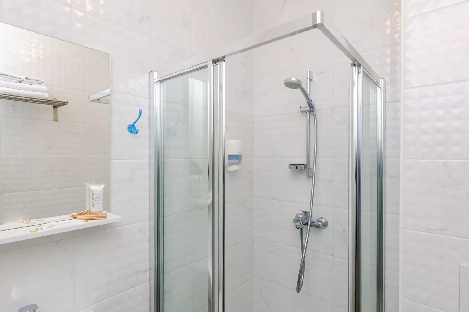 Apartments Villa Lukas - ''No.8'' One-Bedroom Apartment with Balcony and Sea View-Bathroom