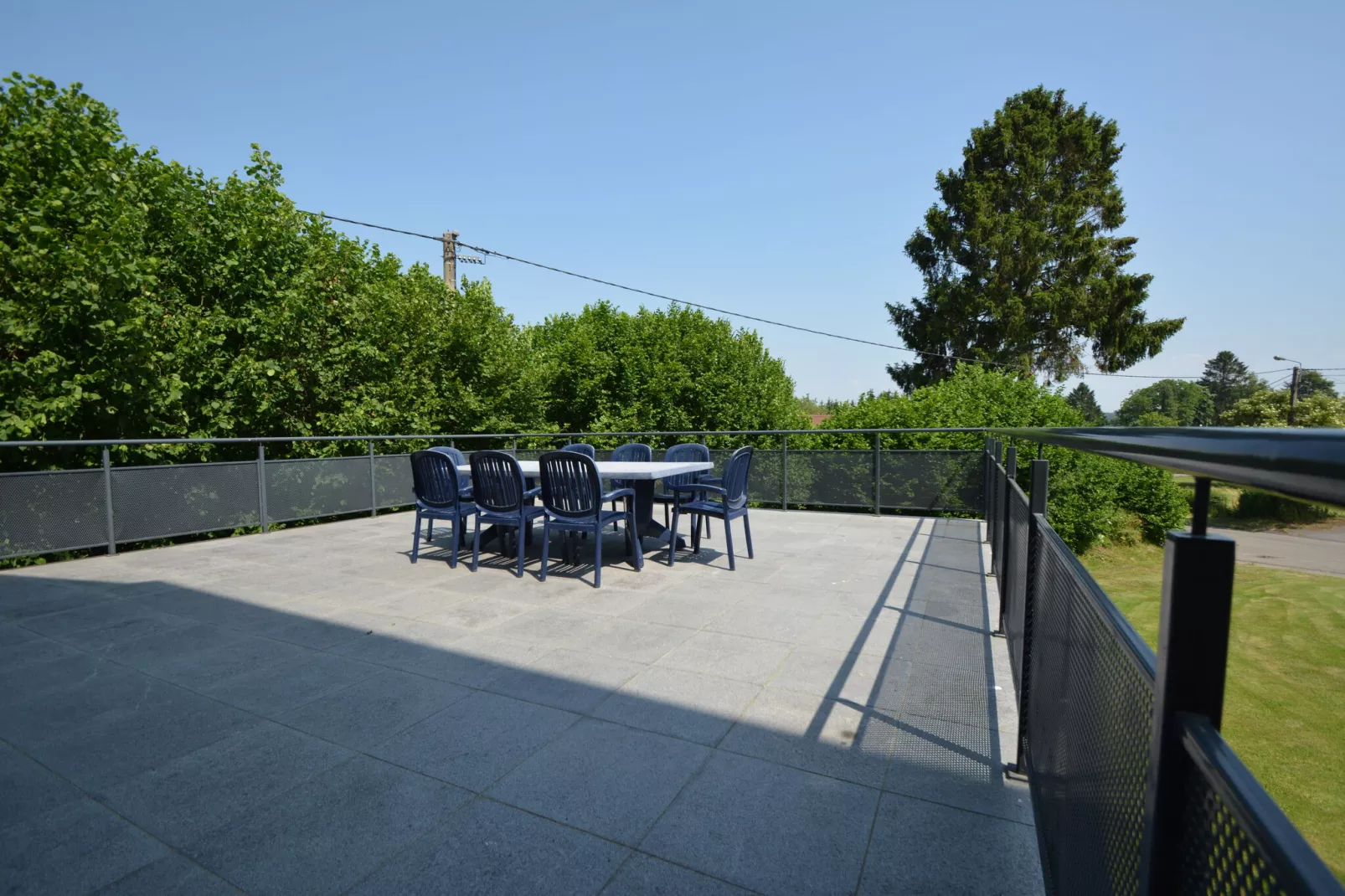 Les Boutons d'Or-Terrassenbalkon