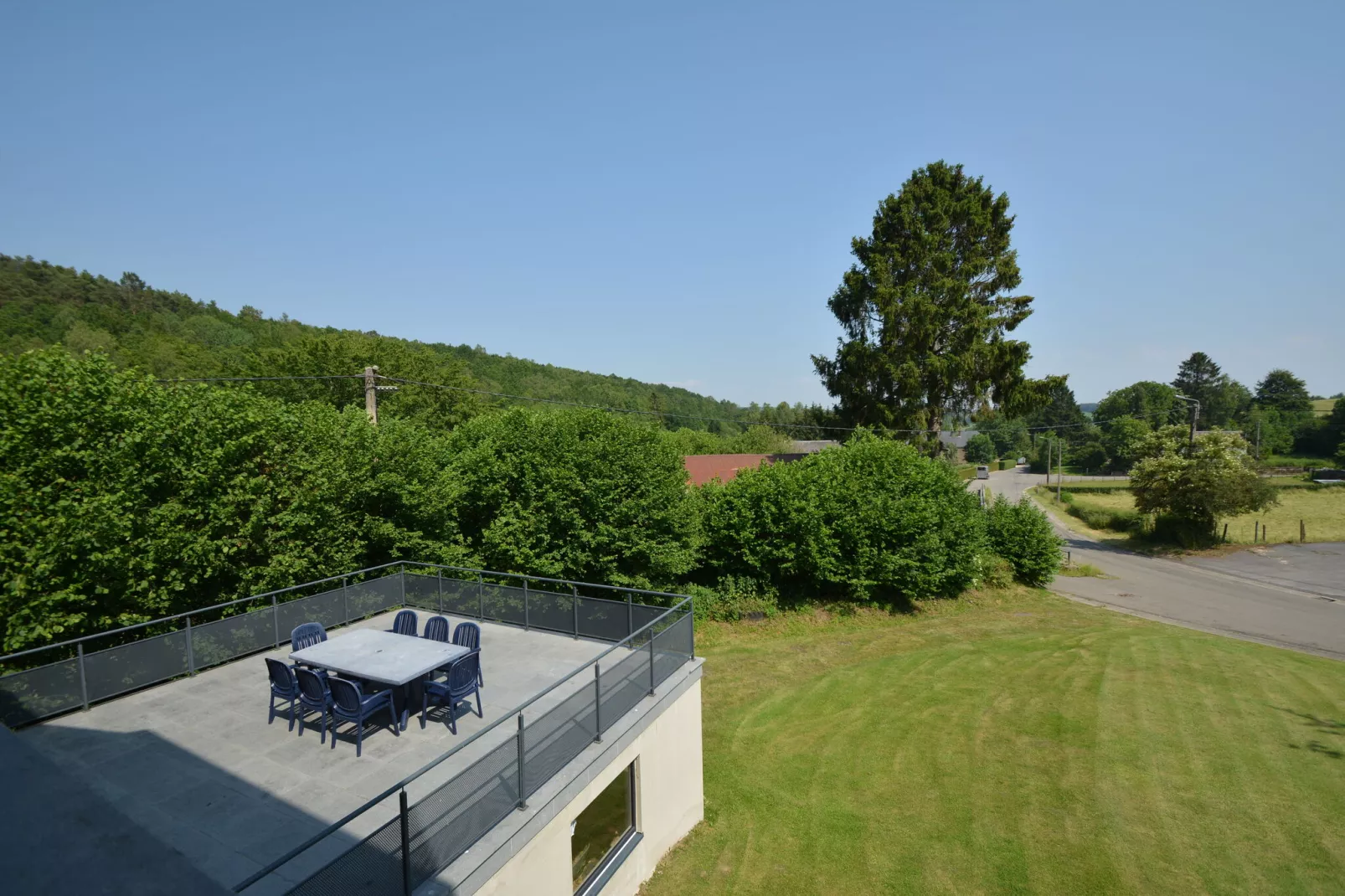 Les Boutons d'Or-Aussicht Sommer