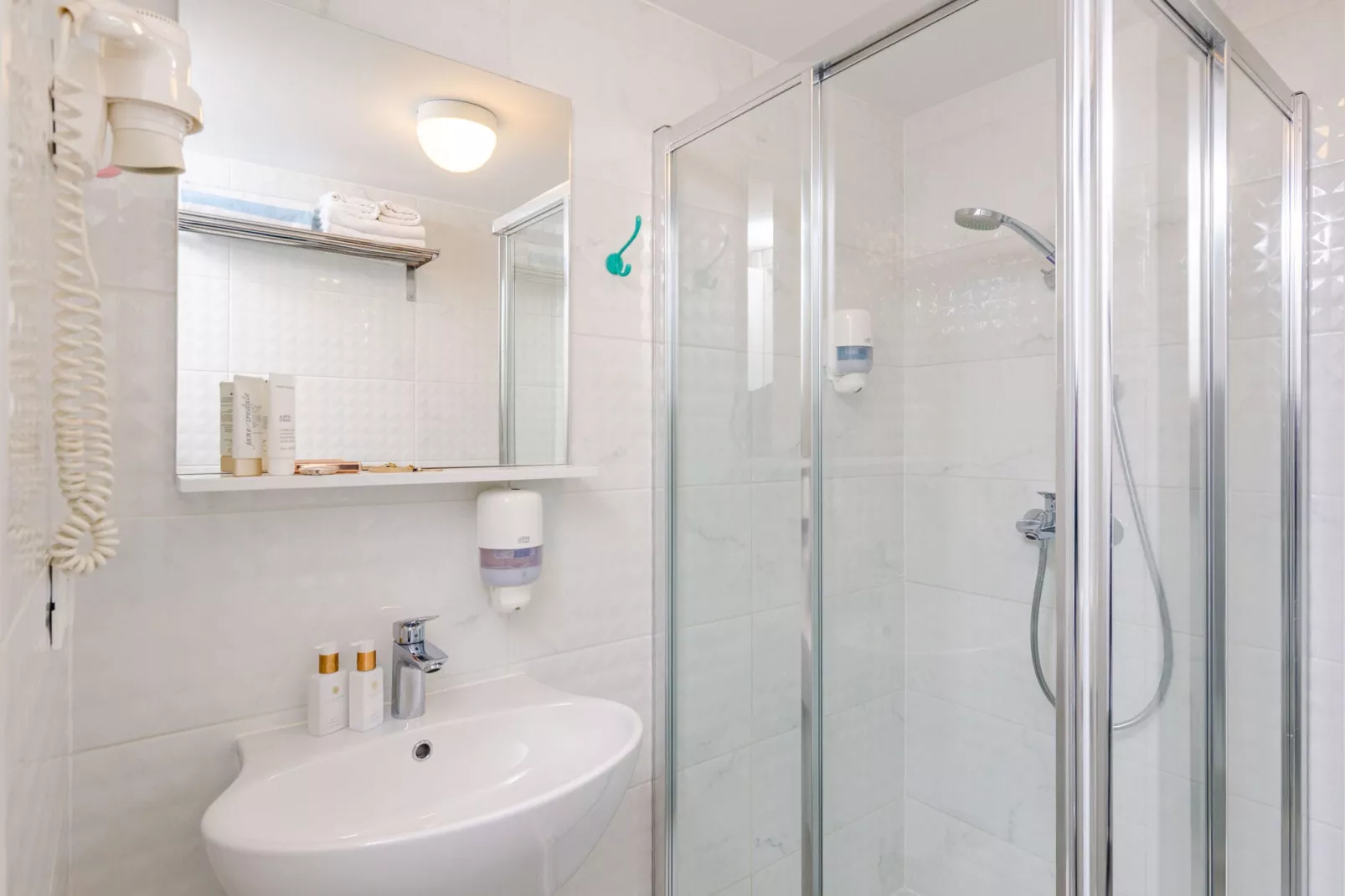 Apartments Villa Lukas - ''No.12'' Gallery Two Bedroom Apartment with Balcony and Sea View-Bathroom