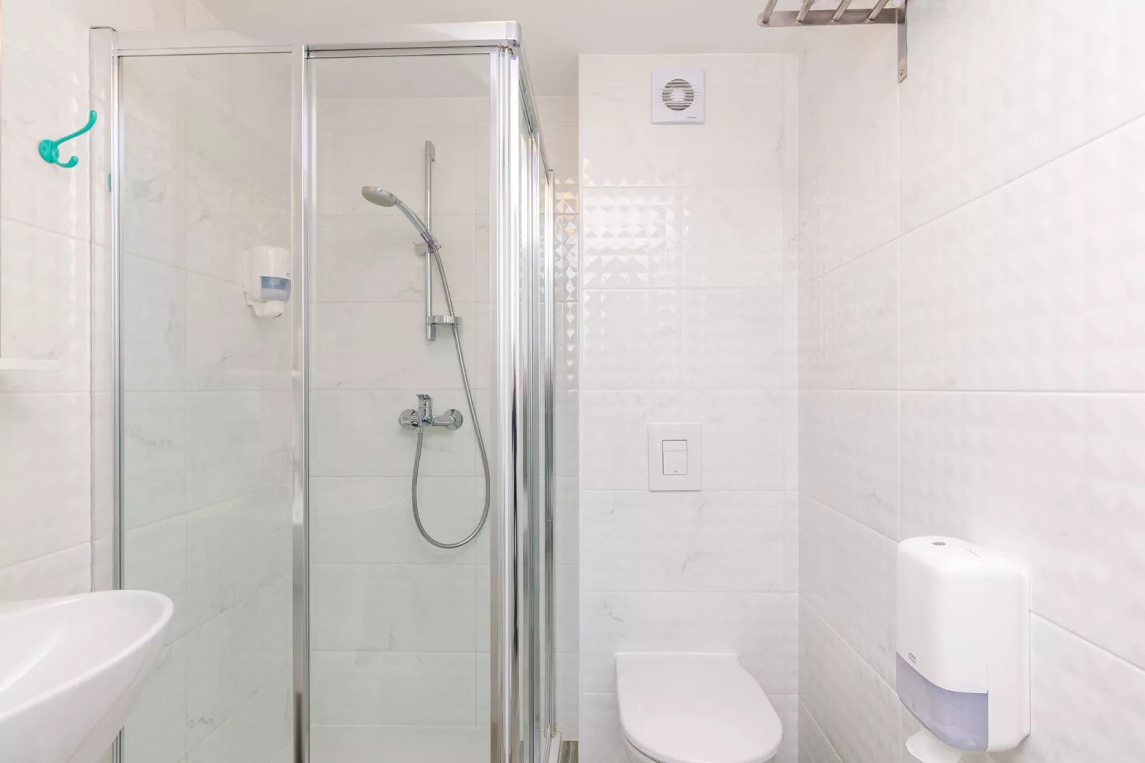 Apartments Villa Lukas - ''No.12'' Gallery Two Bedroom Apartment with Balcony and Sea View-Bathroom