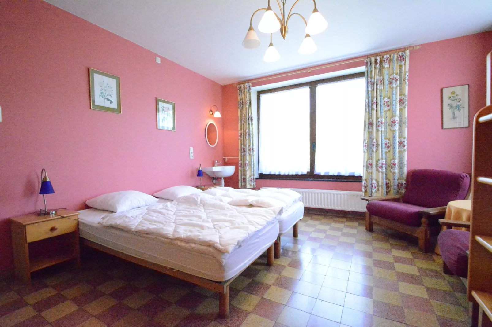 Les Boutons d'Or-Schlafzimmer