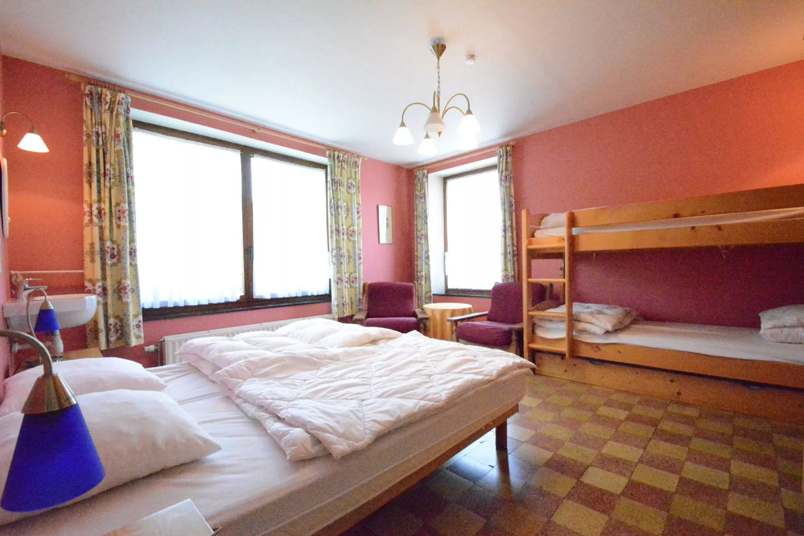 Les Boutons d'Or-Schlafzimmer