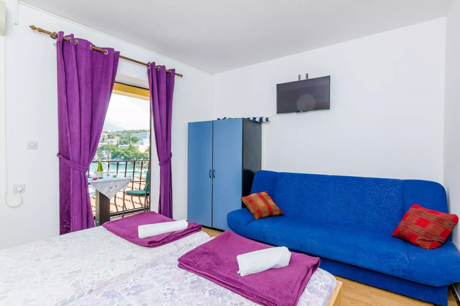 Apartments & Rooms Mihajica- Comfort Studio Apartment with Balcony and Sea View-Bedroom
