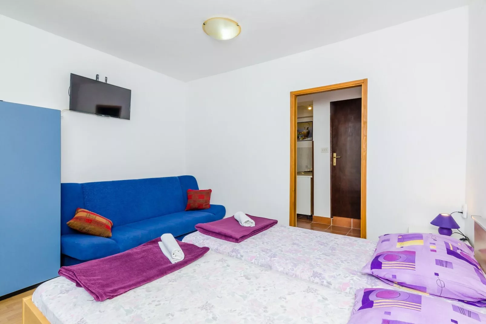 Apartments & Rooms Mihajica- Comfort Studio Apartment with Balcony and Sea View-Bedroom