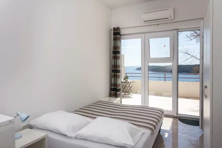 Apartments Villa Ari - Superior Studio Apartment with Terrace and Sea View (First Floor)-Bedroom