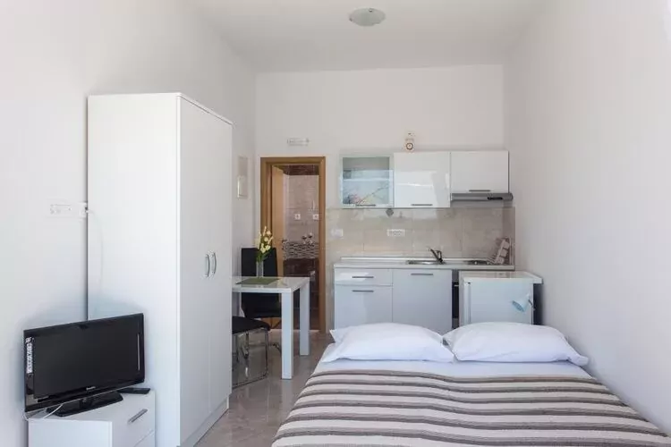 Apartments Villa Ari - Superior Studio Apartment with Terrace and Sea View (First Floor)-Bedroom