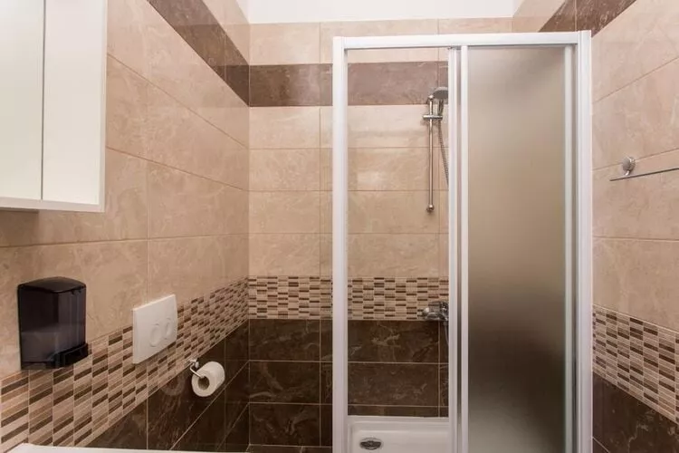 Apartments Villa Ari - Superior Studio Apartment with Terrace and Sea View (First Floor)-Bathroom