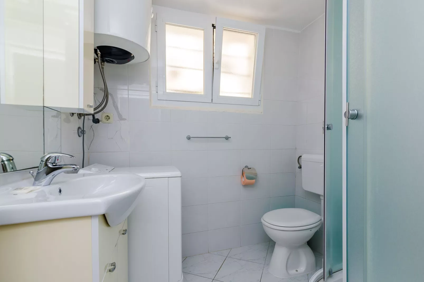 Apartment Kate - Two Bedroom Apartment with Sea View-Bathroom