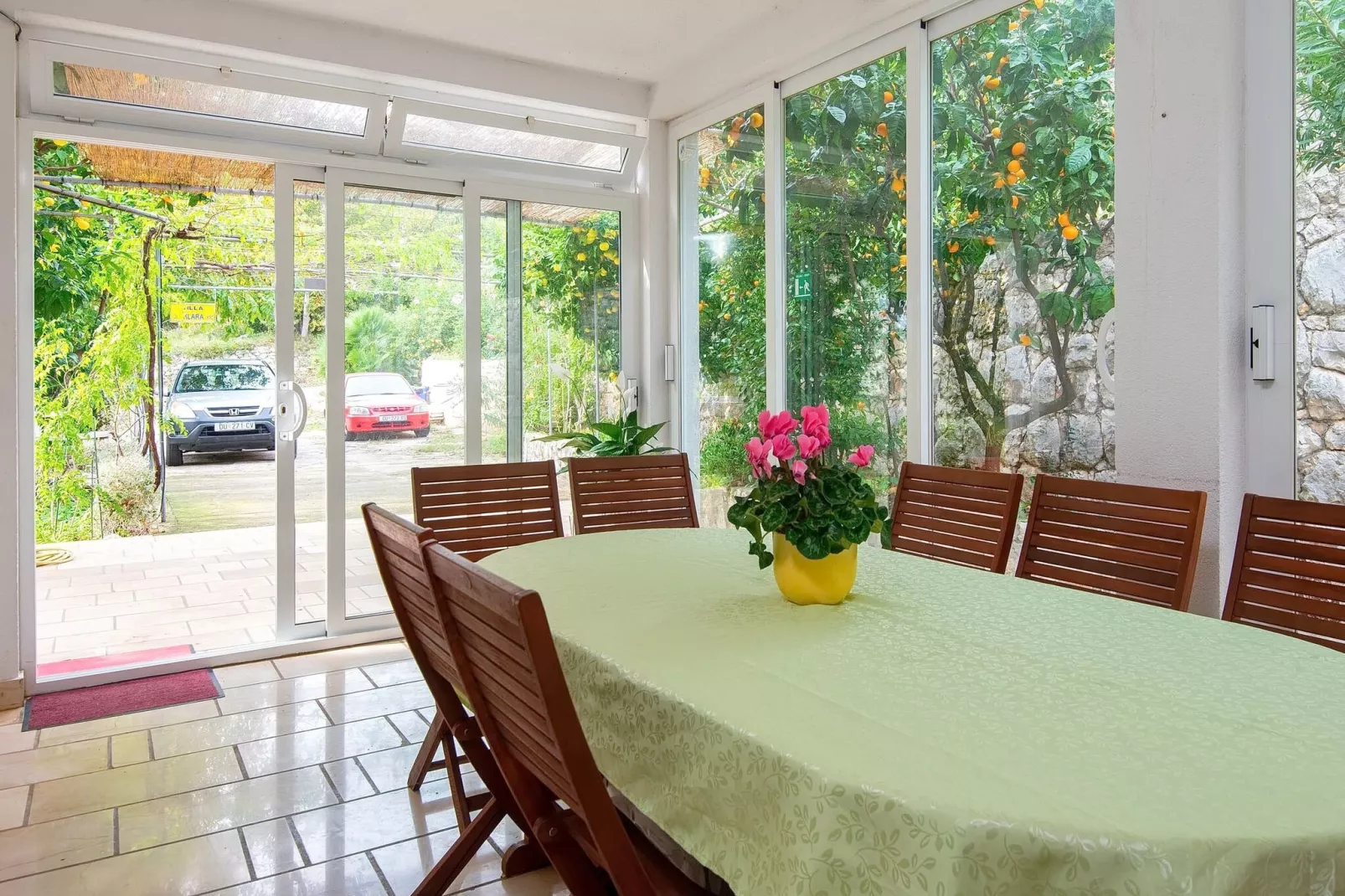 Villa Klara - Holiday Home with Terrace, Pool and Sea View-Salle à manger