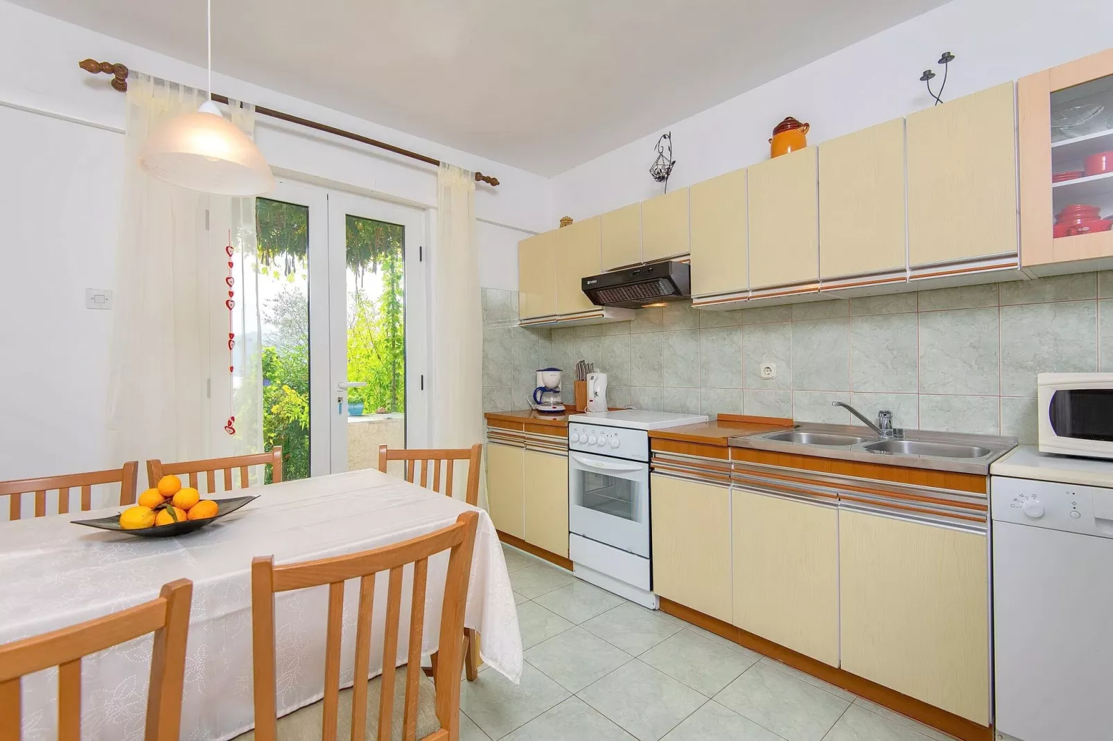Villa Klara - Holiday Home with Terrace, Pool and Sea View-Cuisine