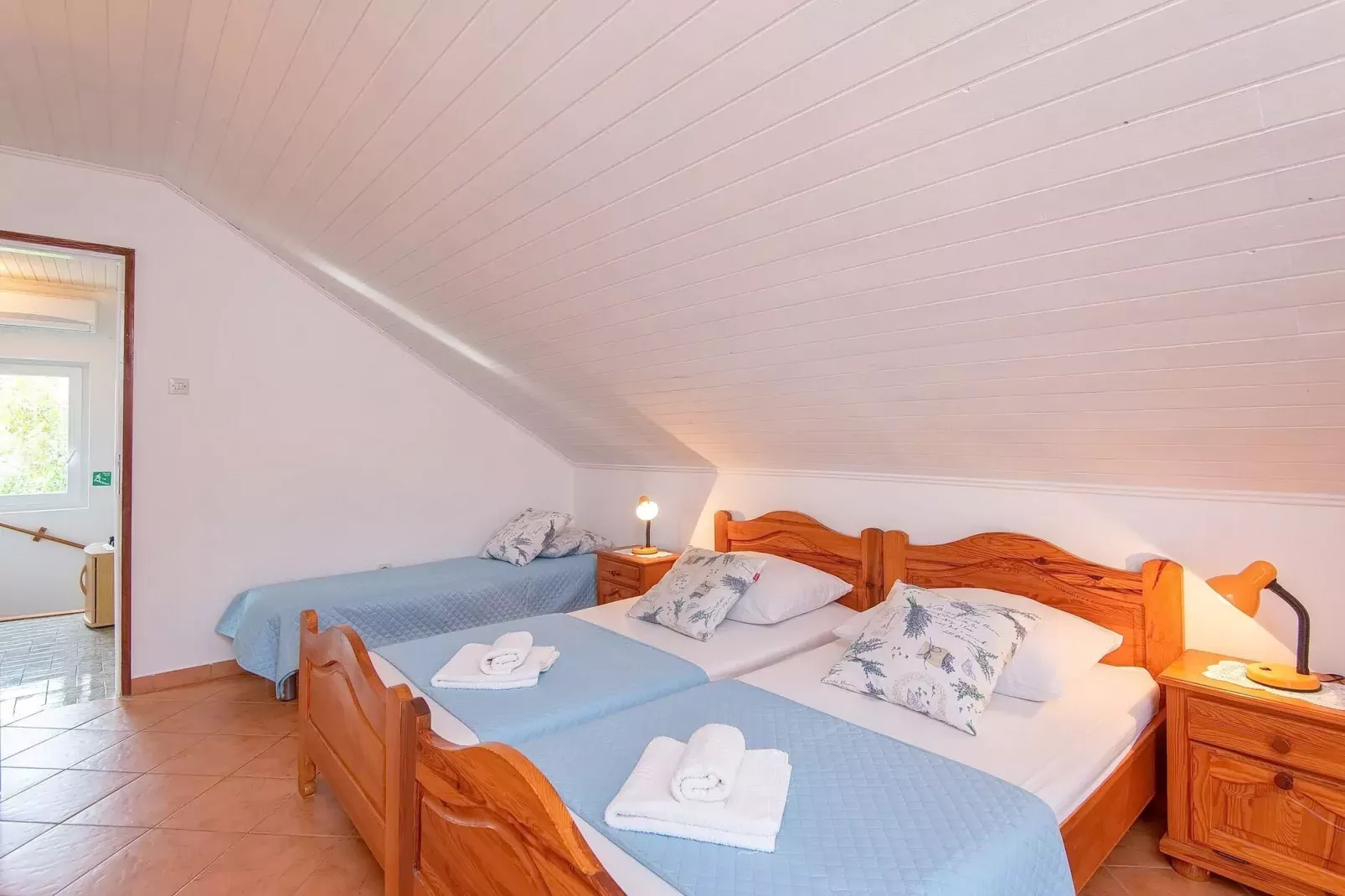Villa Klara - Holiday Home with Terrace, Pool and Sea View-Chambre