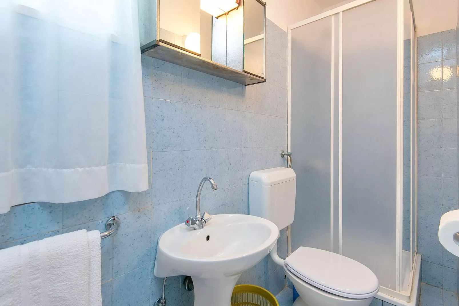 Villa Klara - Holiday Home with Terrace, Pool and Sea View-Salle de bain