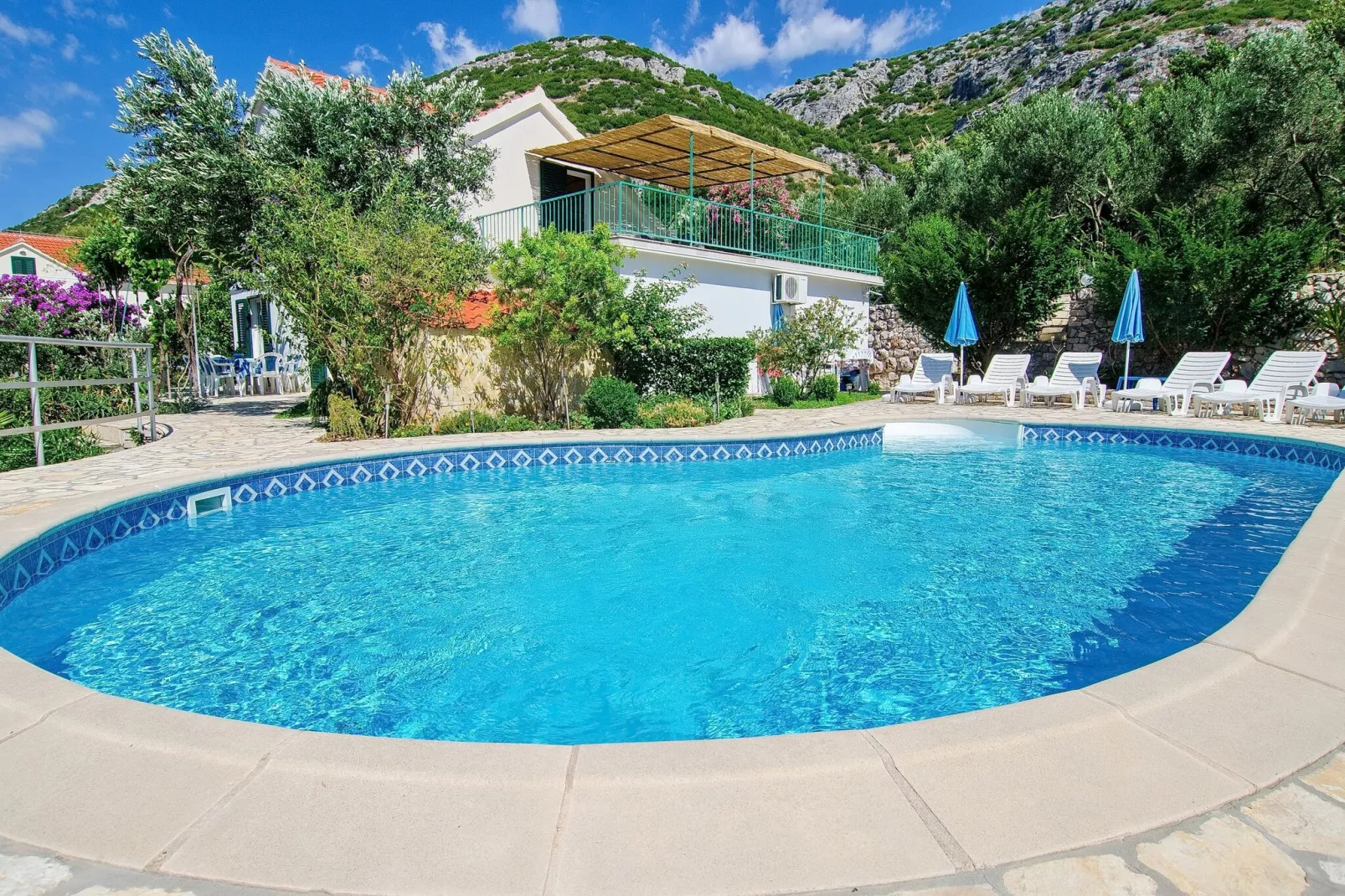 Villa Klara - Holiday Home with Terrace, Pool and Sea View-Piscine