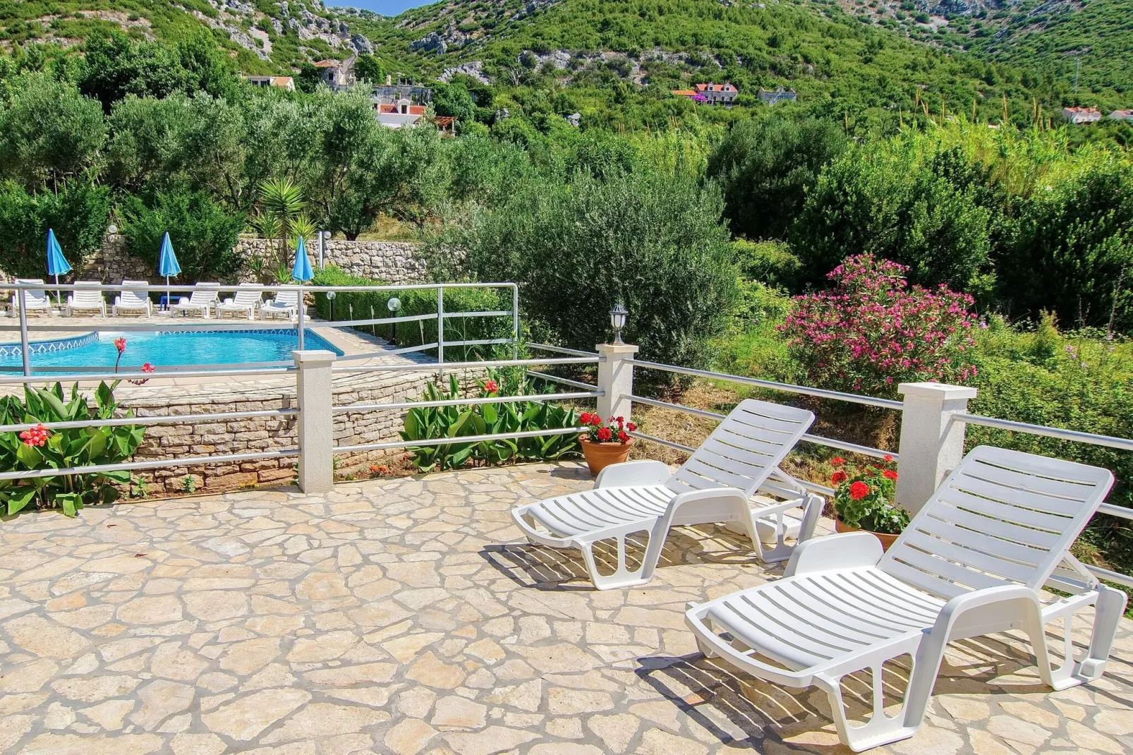 Villa Klara - Holiday Home with Terrace, Pool and Sea View-Piscine