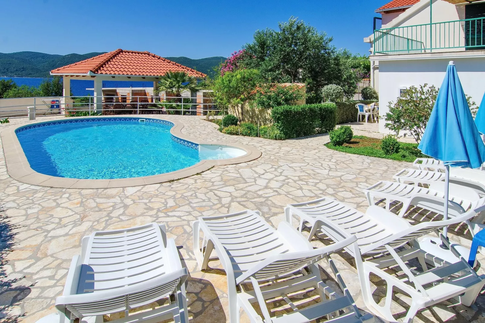 Villa Klara - Holiday Home with Terrace, Pool and Sea View-Piscine