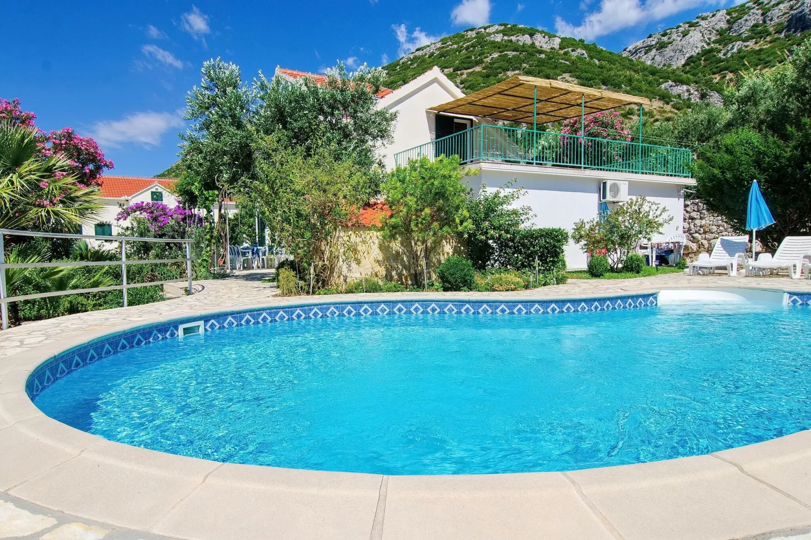 Villa Klara - Holiday Home with Terrace, Pool and Sea View-Piscine