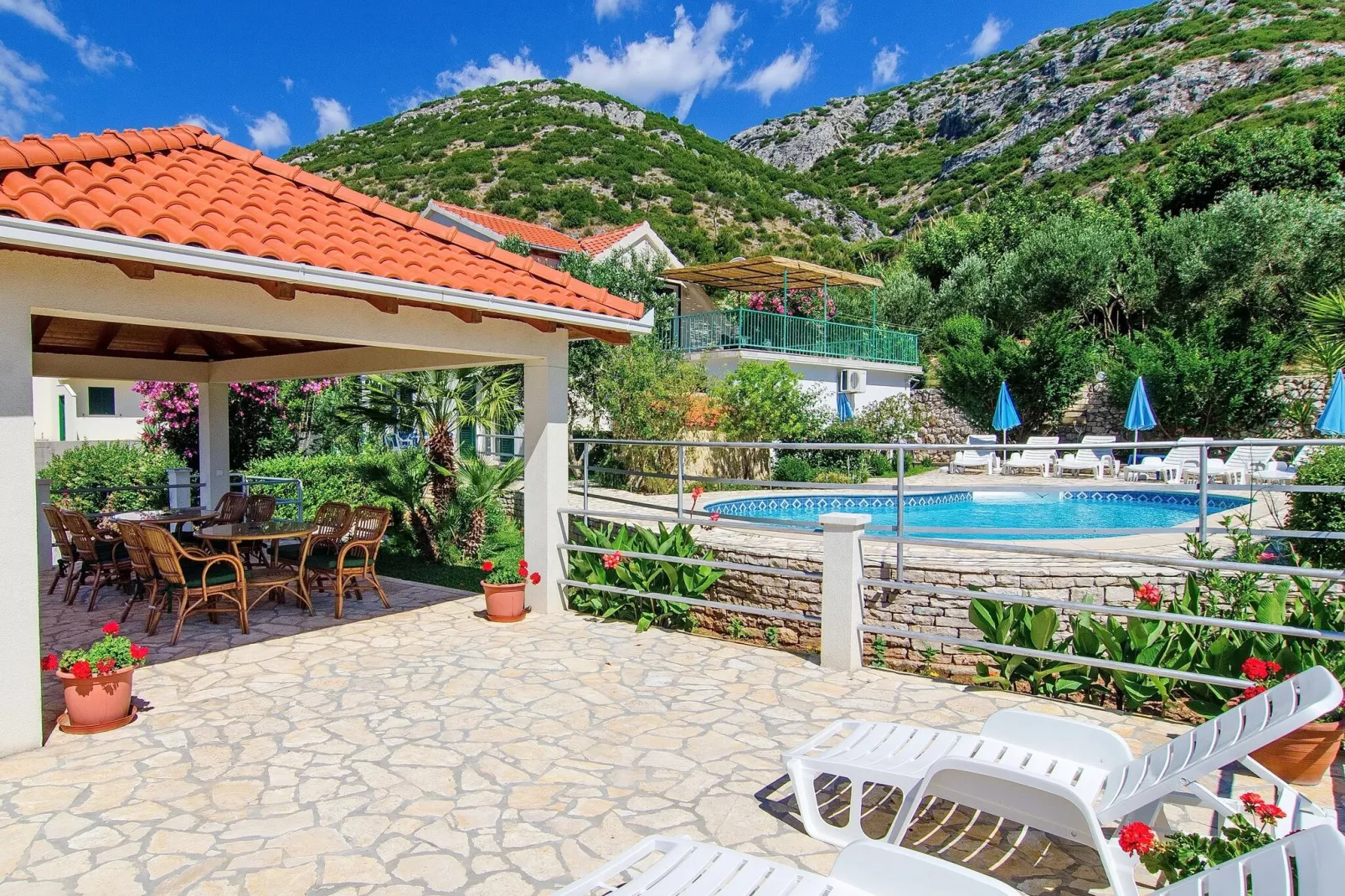 Villa Klara - Holiday Home with Terrace, Pool and Sea View-Terrasse