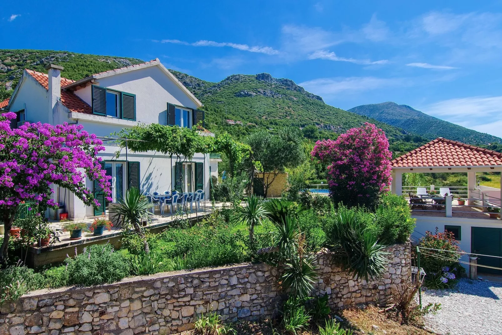 Villa Klara - Holiday Home with Terrace, Pool and Sea View-Extérieur