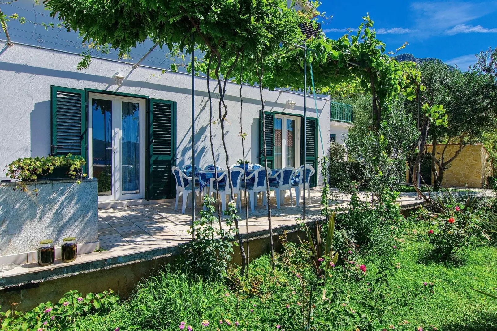 Villa Klara - Holiday Home with Terrace, Pool and Sea View-Extérieur