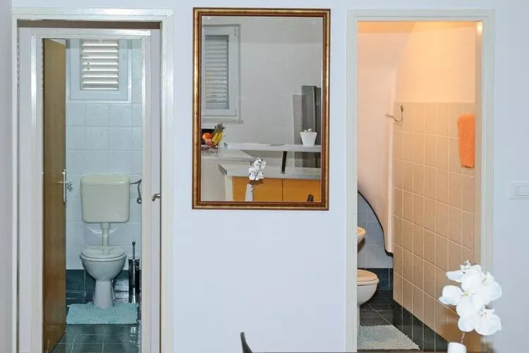 Holiday Home Odiseja- One Bedroom Apartment with Terrace and Sea View-Salle de bain