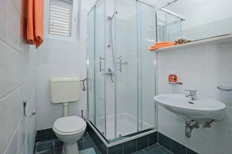 Holiday Home Odiseja- One Bedroom Apartment with Terrace and Sea View-Salle de bain