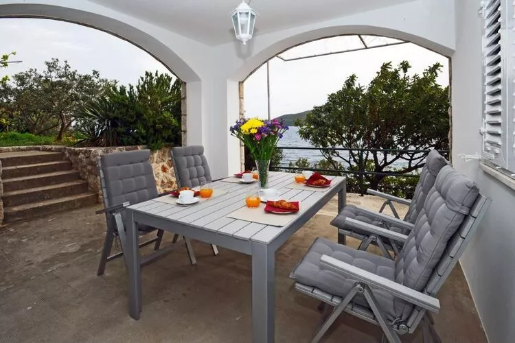 Holiday Home Odiseja- One Bedroom Apartment with Terrace and Sea View-Terrasse