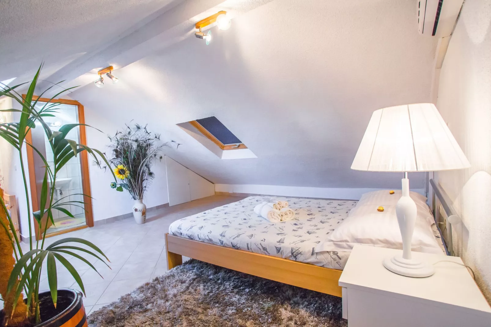 Apartments Tino- Two Bedroom Apartment with Terrace and Sea View(A2)-Bedroom