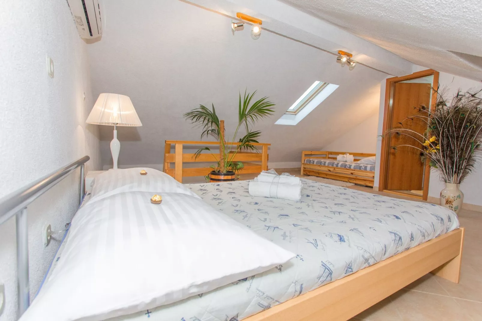 Apartments Tino- Two Bedroom Apartment with Terrace and Sea View(A2)-Bedroom