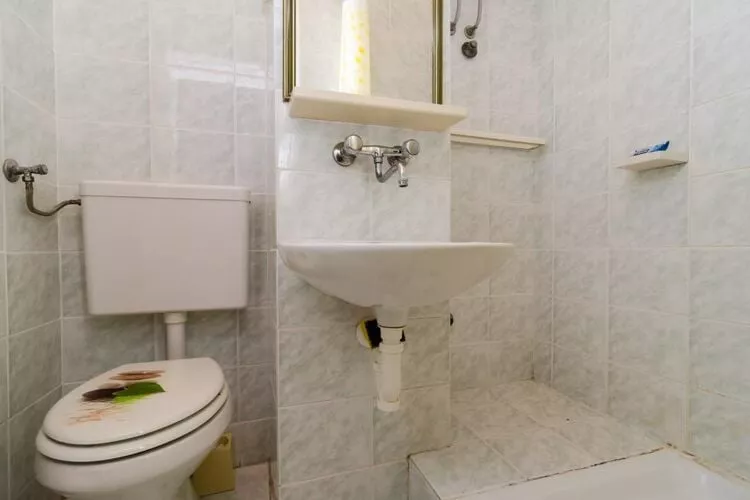 Apartments Sutvid- One Bedroom Apartment with Loggia and Sea View-Bathroom