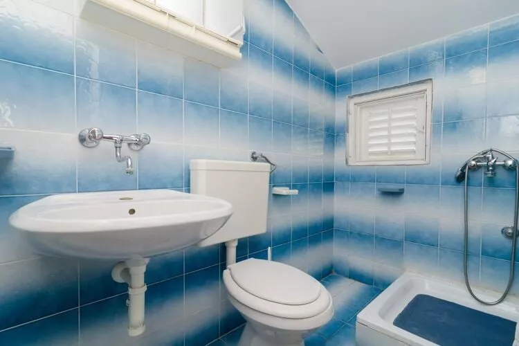 Apartments Sutvid- Comfort One Bedroom Apartment with Loggia and Sea View-Bathroom