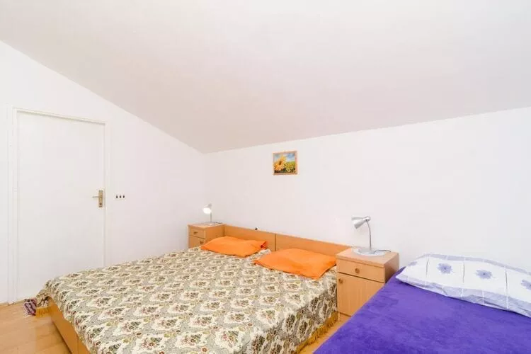 Apartments Sutvid- Comfort One Bedroom Apartment with Loggia and Sea View-Indoor