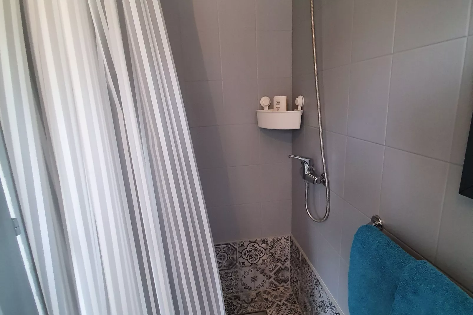 Apartments Villa Bell Memories- Studio Apartment with Terrace and Street View (A1)-Bathroom