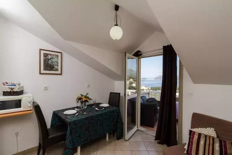 Apartments Villa Bell Memories-Studio Apartment with Balcony and Sea View (A2)-Dining room