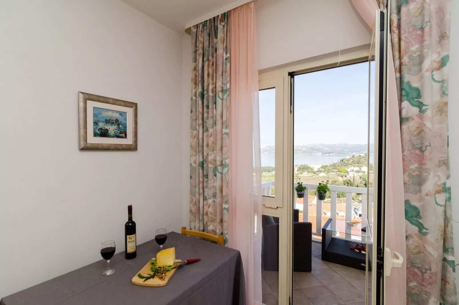 Apartments Villa Bell Memories-One Bedroom Apartment with Balcony and Sea View (A4)-Dining room