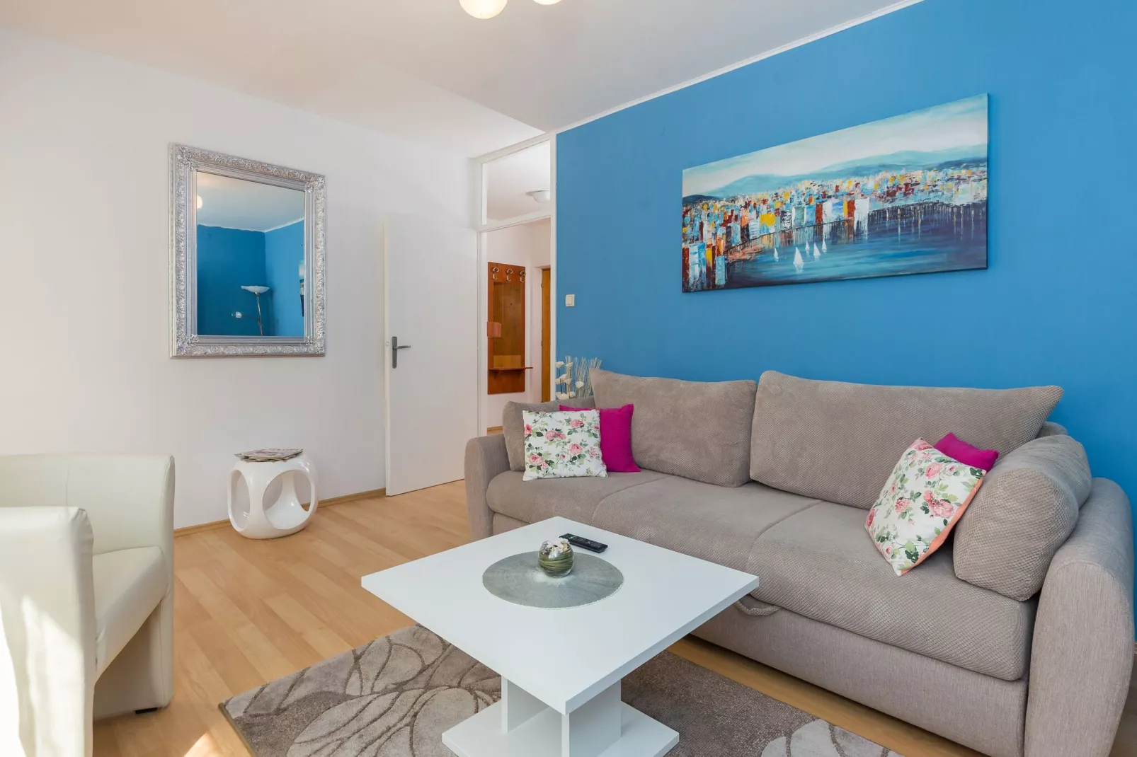 Apartment Fiorella - One Bedroom Apartment with Terrace and City View-Living room