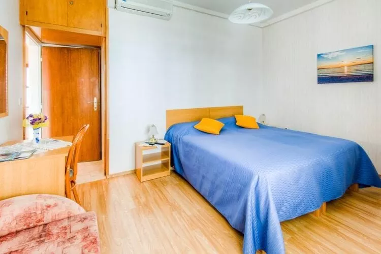 Guest House Villa Nina- Superior Triple Room with Balcony and Sea View (S2 - plava)-Bedroom