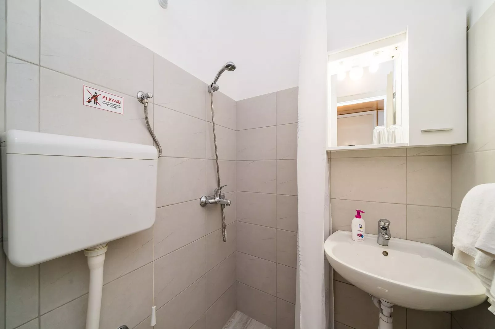 Guest House Villa Nina- Superior Triple Room with Balcony and Sea View (S2 - plava)-Bathroom
