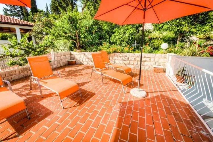 Guest House Villa Nina- Superior Triple Room with Balcony and Sea View (S2 - plava)-Terrace