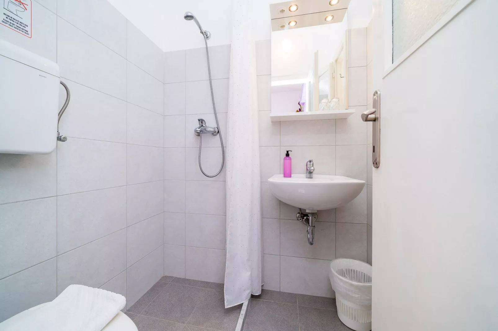 Guest House Villa Nina- Superior Double or Twin Room with Balcony and Sea View (S4 - mala)-Bathroom