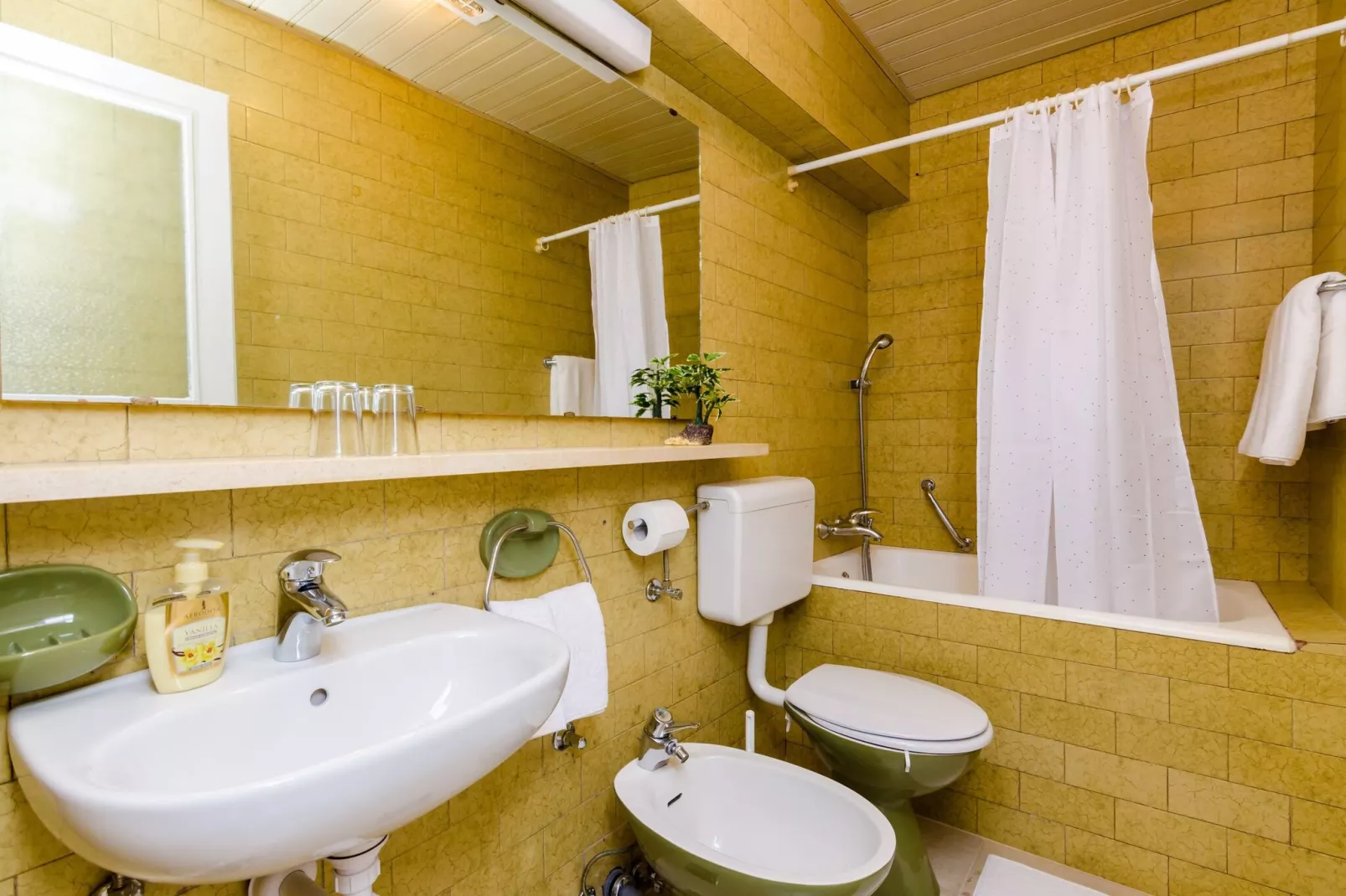 Guest House Villa Nina- Two Bedroom Apartment  with  Terrace and Sea View (Apt67)-Bathroom