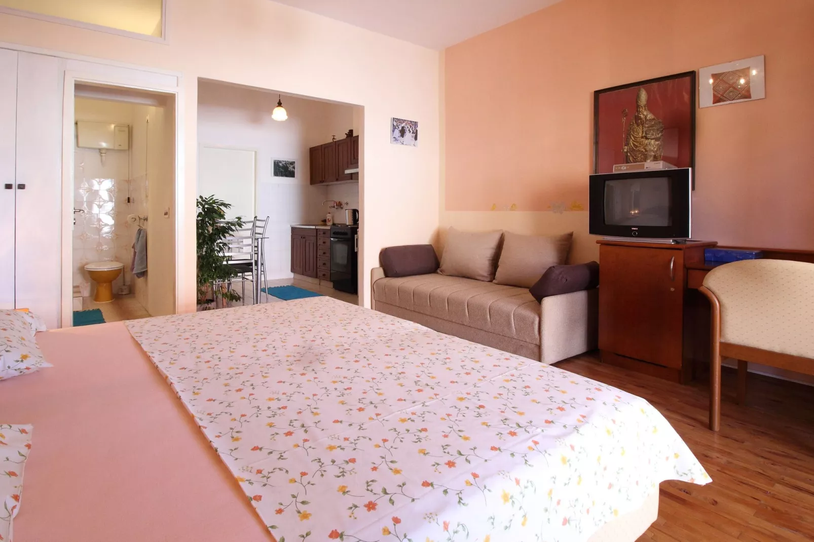 Apartments Magda- Comfort Studio Apartment with Patio and Garden View (Apartman 1)-Living room