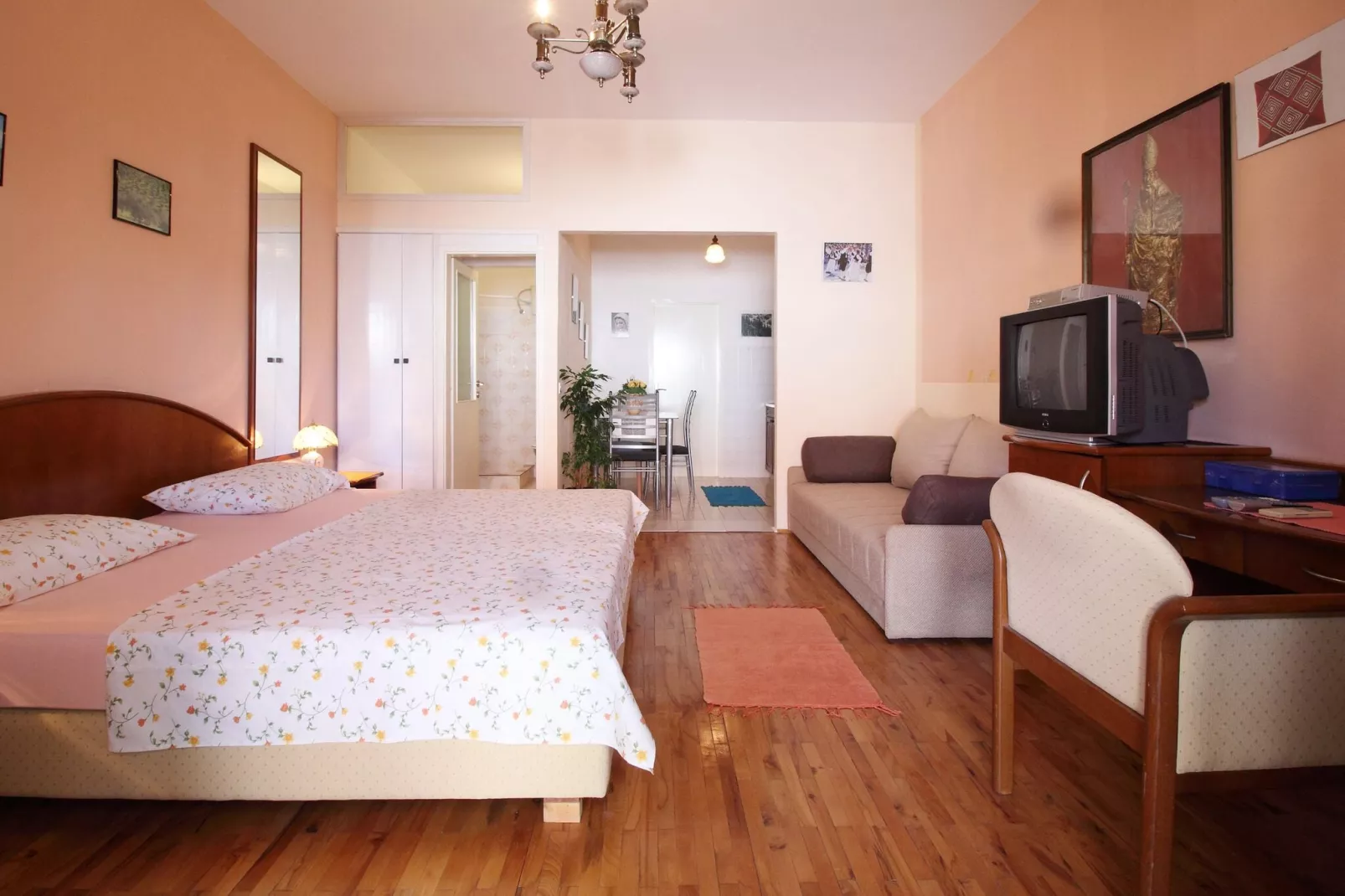 Apartments Magda- Comfort Studio Apartment with Patio and Garden View (Apartman 1)-Living room