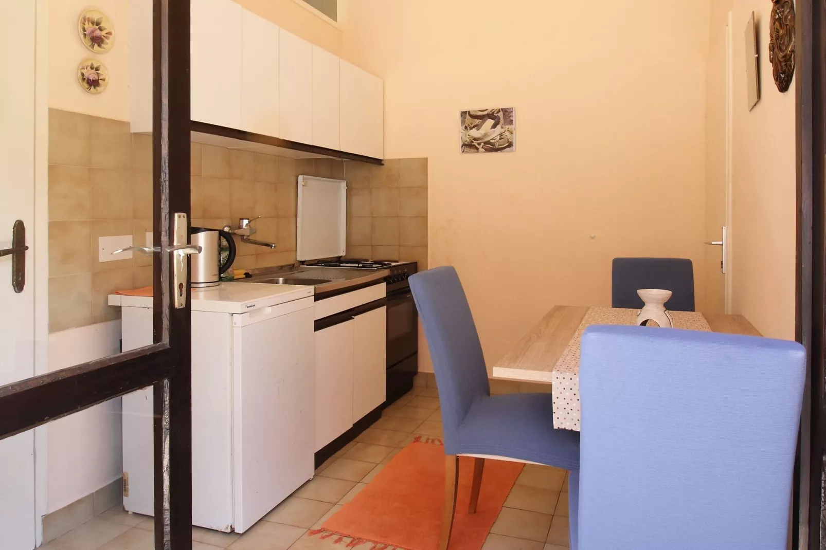 Apartments Magda- Superior Studio Apartment with Patio and Garden View(A2)-Kitchen