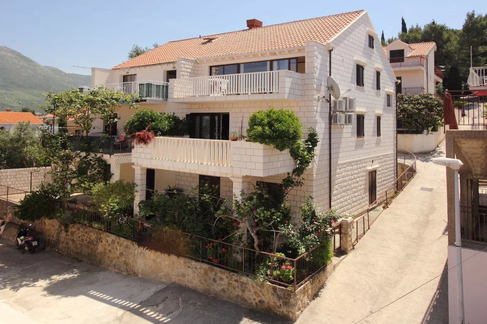 Apartments Magda- Superior Studio Apartment with Patio and Garden View(A2)-Outdoor