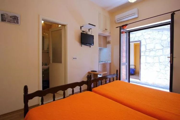 Apartments Magda- Backside Studio Apartment (Apartment 4)-Living room