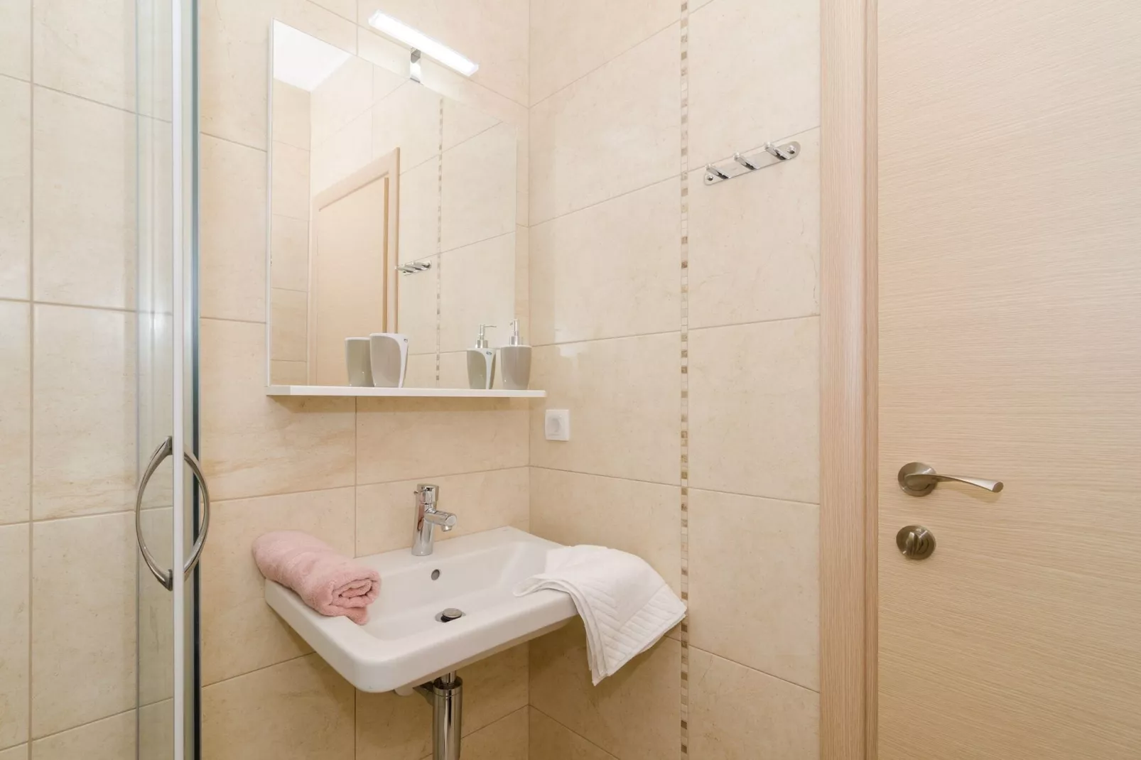 Apartments Marmo - One Bedroom Apartment with Balcony and Sea View (Apartman 1)-Bathroom