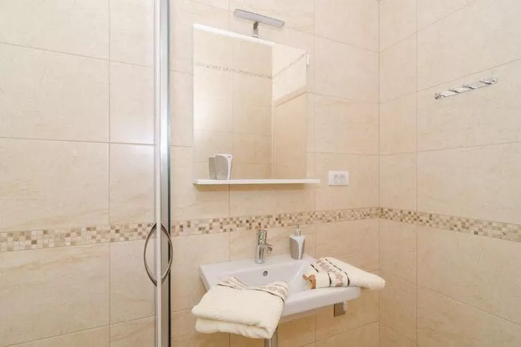 Apartments Marmo - Deluxe One Bedroom Apartment with Balcony and Sea View (Apartman 4)-Bathroom