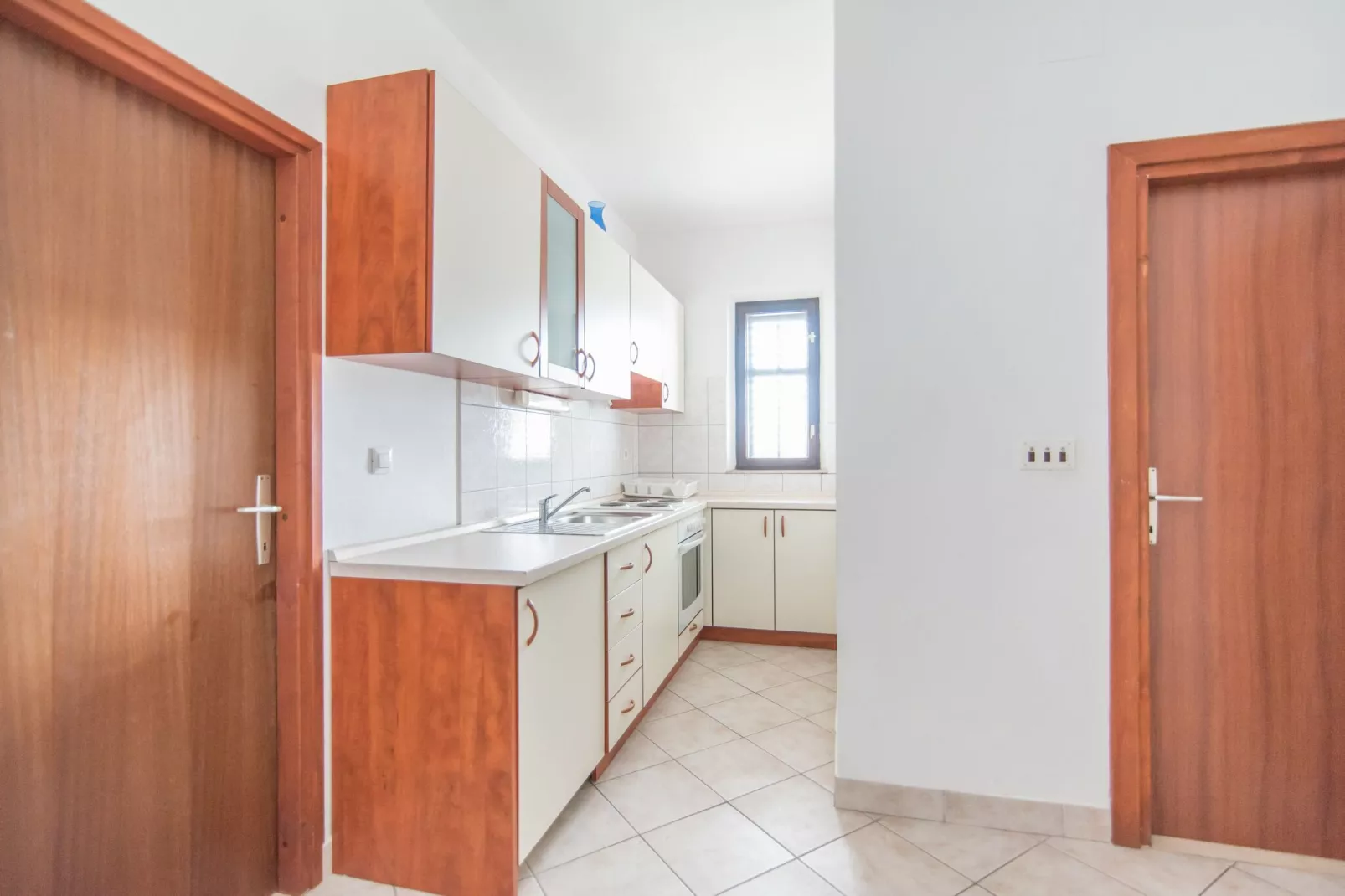 Apartments Neva- Two Bedroom Apartment with Balcony (4R)-Kitchen